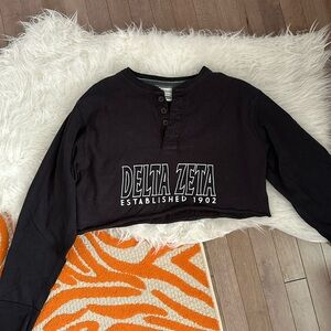 University Tees, Delta Zeta long sleeve cropped shirt